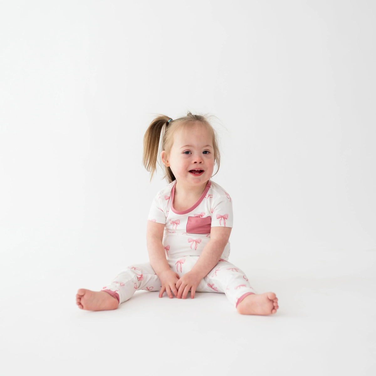 Short Sleeve with Pants Pajamas in Bow